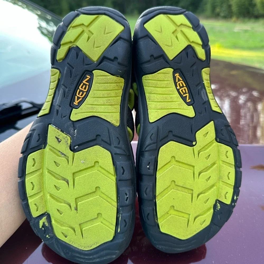 KEEN Women's Black and Lime Sandals - Picture 7 of 7